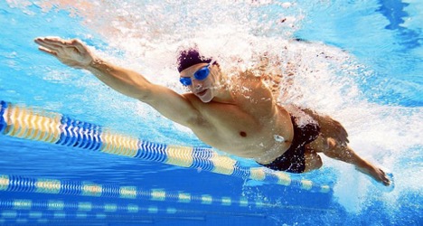 Bơi lội giúp nam giới giúp cơ thể nam giới dẻo dai hơn