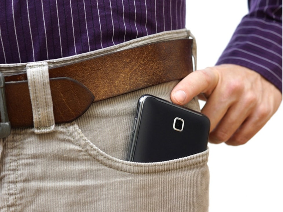 Bức xạ do điện thoại toả ra có thể gây ảnh hưởng đến tinh hoàn