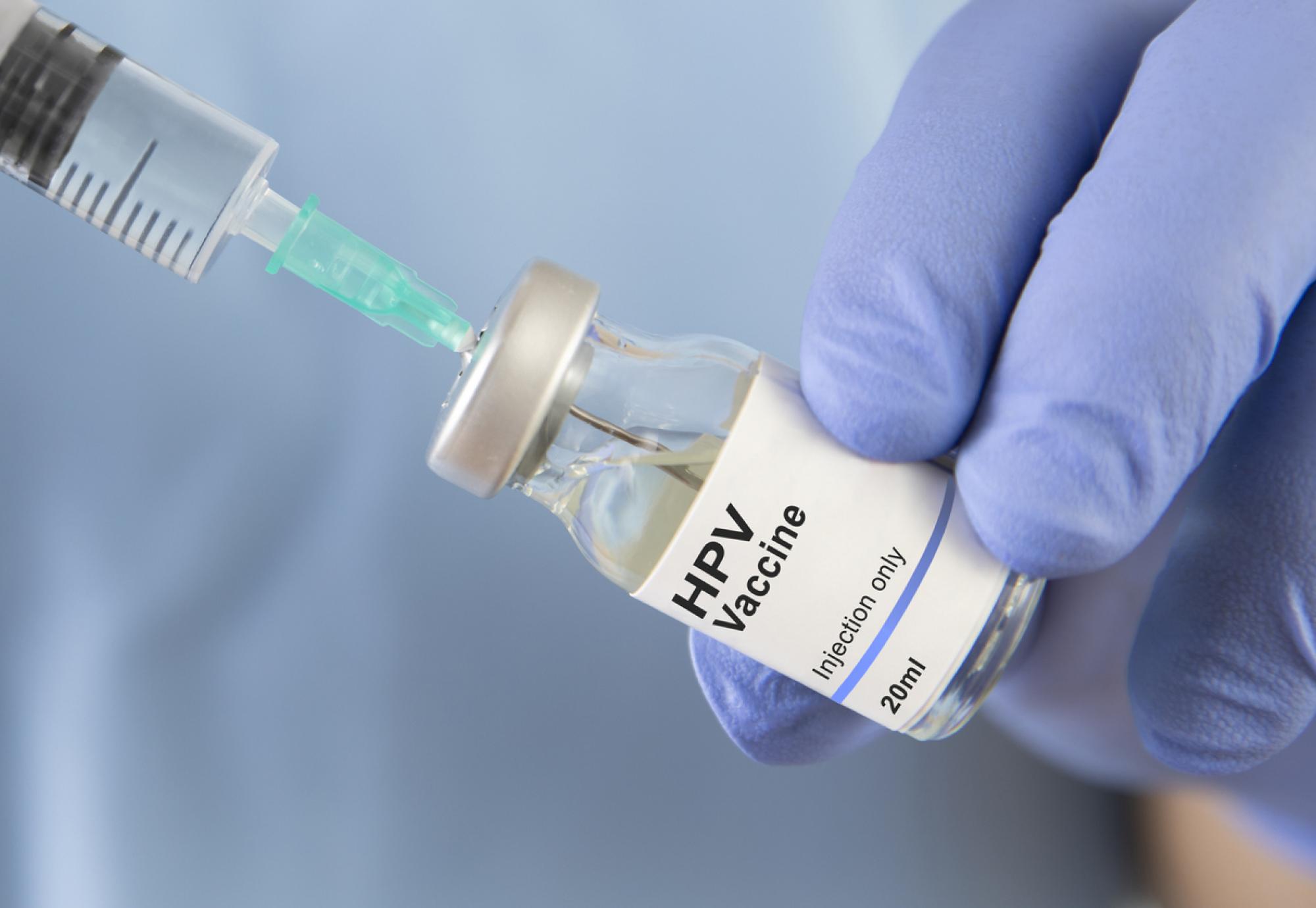 Hpv vaccine in doctors hand